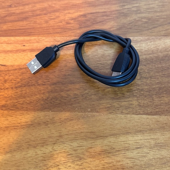 Plugable USB 2.0 10-Port High Speed Hub with Power Adapter and Two Flip-Up Ports - Picture 9 of 9